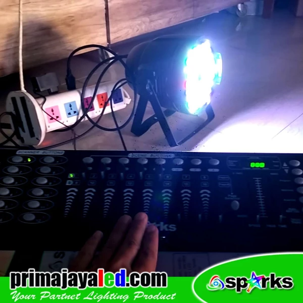 LED PAR Stage Lights 60 x 3 Watt RGBW Sparks & DMX 192