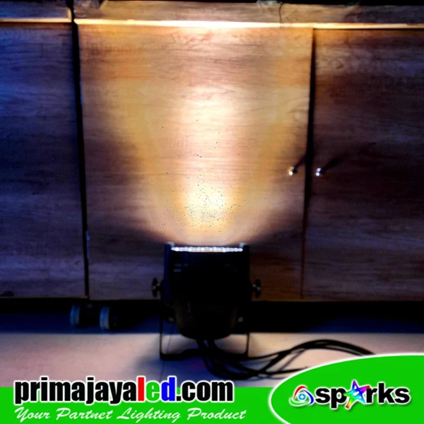 Fresnel Sparks 60 x 3 Watt LED PAR Lamp Warm White