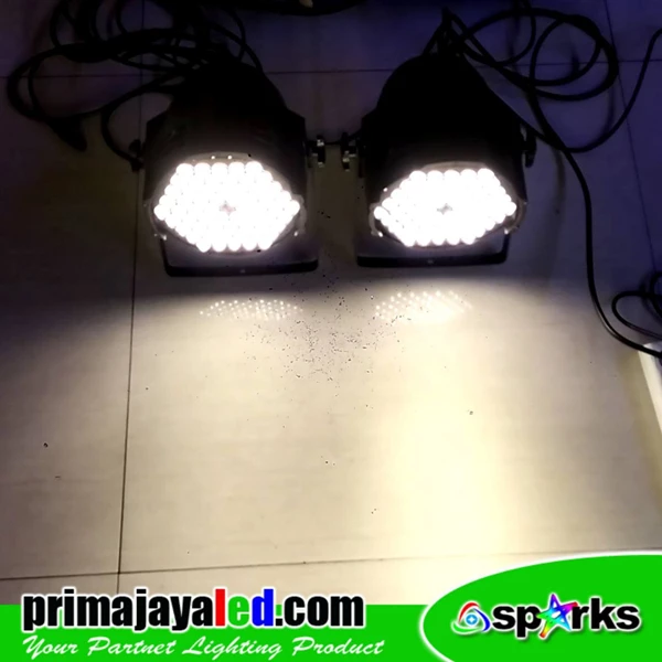PAR Lamp Package 2 Par Fresnel Sparks 60 x 3 Watt Warm White